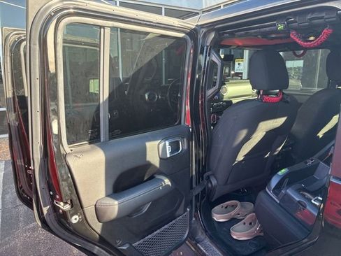 Used 2020 Jeep Gladiator Overland AWD/4WD image 6