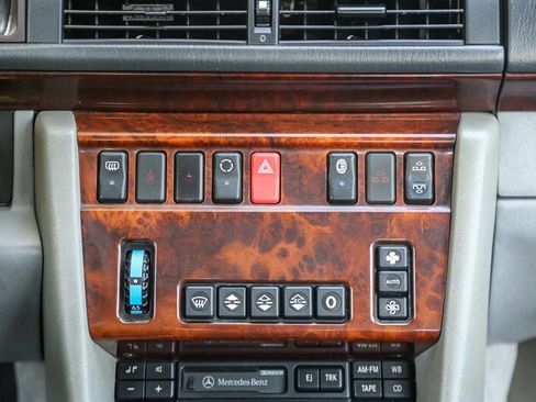 Used 1995 Mercedes-Benz E 320 Convertible image 62