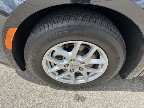 Used 2022 Chrysler Pacifica Touring-L FWD image 12