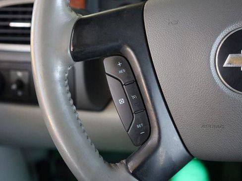 Used 2008 Chevrolet Suburban LT w/ LT Preferred Equipment Group RWD image 28