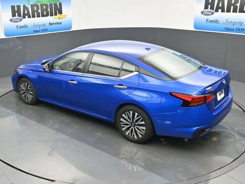 Used 2025 Nissan Altima 2.5 SV FWD image 23