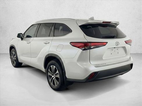 Used 2020 Toyota Highlander XLE FWD image 5