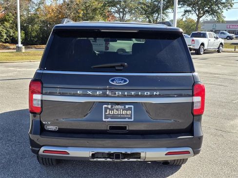 Used 2024 Ford Expedition XLT image 3