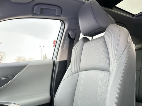 Used 2023 Toyota Venza Limited image 52