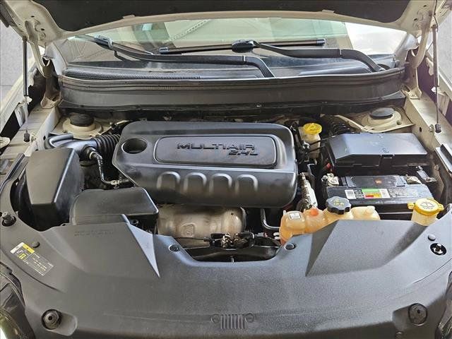 Used 2019 Jeep Cherokee Latitude Plus FWD image 22