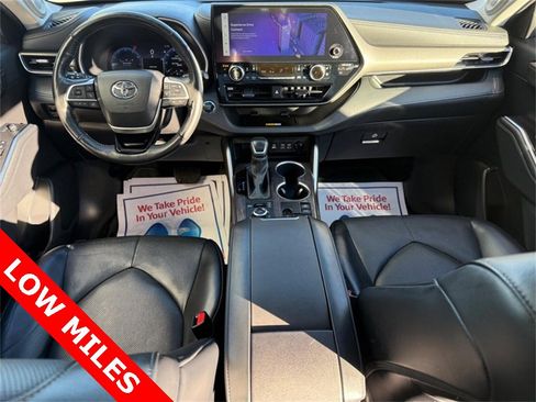 Used 2023 Toyota Highlander Limited image 15