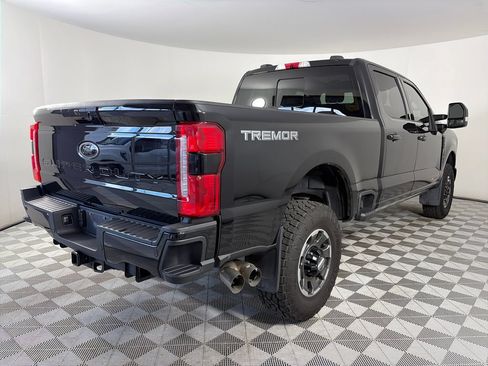 Used 2023 Ford F250 Lariat w/ Lariat Ultimate Package AWD/4WD image 7