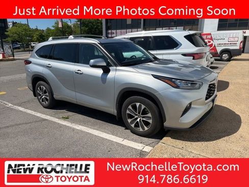 Used 2020 Toyota Highlander XLE AWD/4WD image 1