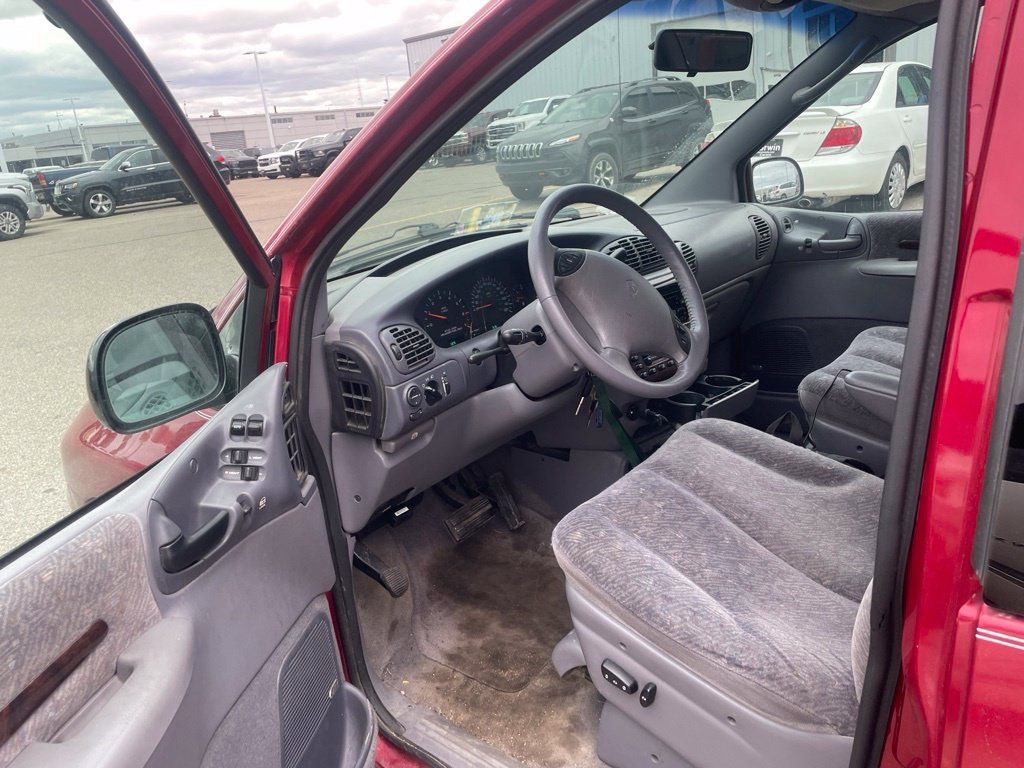 Used 1997 Chrysler Town & Country SX FWD image 17