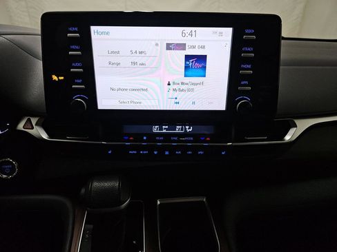 Used 2021 Toyota Sienna XLE FWD image 14