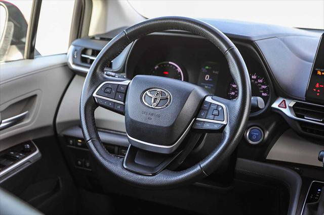 Certified 2023 Toyota Sienna XLE FWD image 15