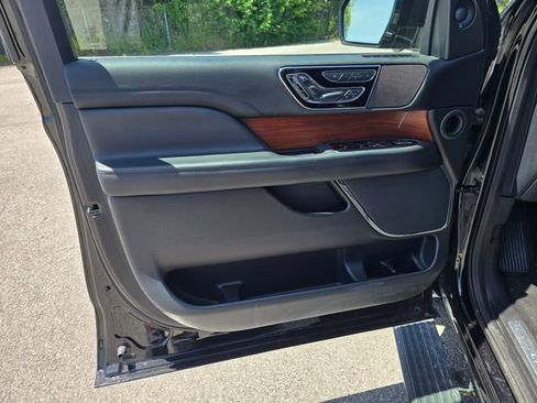 Used 2019 Lincoln Navigator L Reserve w/ Cargo Package AWD/4WD image 9