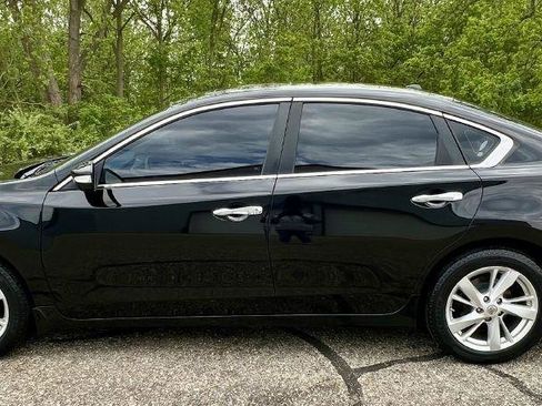 Used 2015 Nissan Altima 2.5 SV w/ Convenience Package FWD image 2