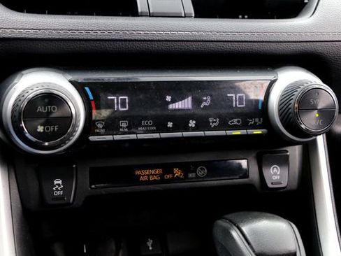 Used 2021 Toyota RAV4 XLE w/ Convenience Package FWD image 19