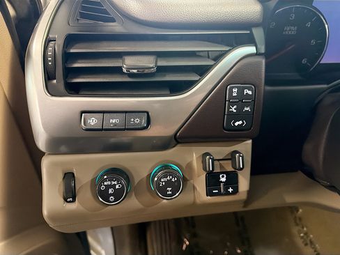 Used 2017 Chevrolet Tahoe Premier AWD/4WD image 17