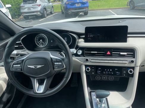 Used 2025 Genesis G70 2.5T RWD image 9