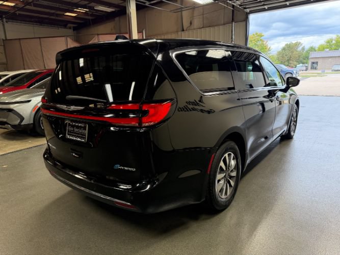 Used 2024 Chrysler Pacifica Limited FWD image 5
