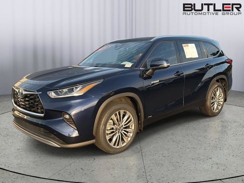 Used 2021 Toyota Highlander Platinum AWD/4WD image 2