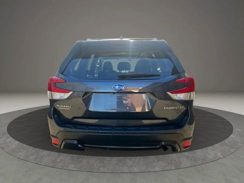 Used 2019 Subaru Forester Premium w/ All-Weather Package image 6