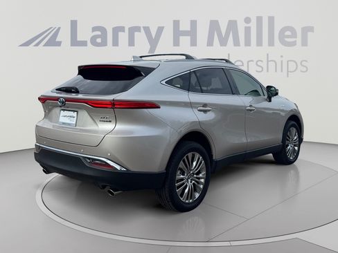 Used 2021 Toyota Venza XLE w/ Softex Package AWD/4WD image 5