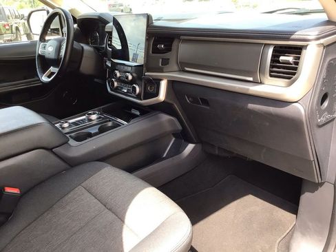 Used 2024 Ford Expedition XLT image 30
