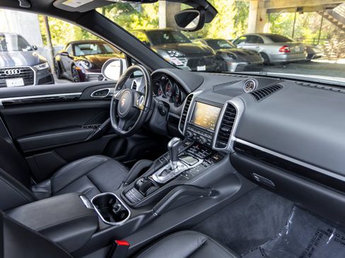 Used 2013 Porsche Cayenne Diesel AWD/4WD image 63