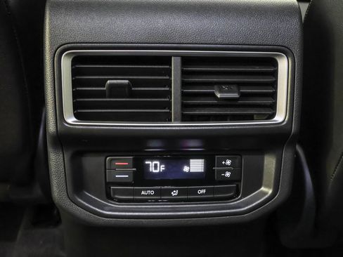 Used 2024 Volkswagen Atlas SE w/ Black Wheel Package image 38