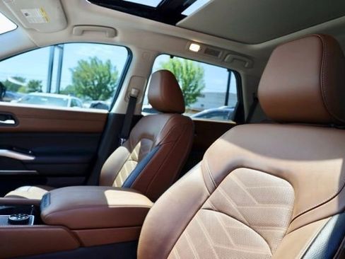 Used 2023 Nissan Pathfinder Platinum AWD/4WD image 20