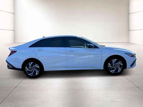 New 2025 Hyundai Elantra Sport image 9