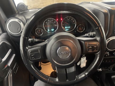 Used 2013 Jeep Wrangler Unlimited Sahara w/ Dual Top Group image 31