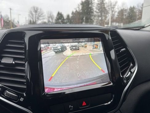 Used 2020 Jeep Cherokee Limited image 29