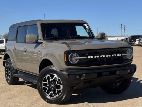 Certified 2025 Ford Bronco Outer Banks image 2