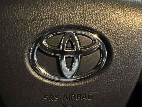 Used 2023 Toyota Sienna Limited AWD/4WD image 34