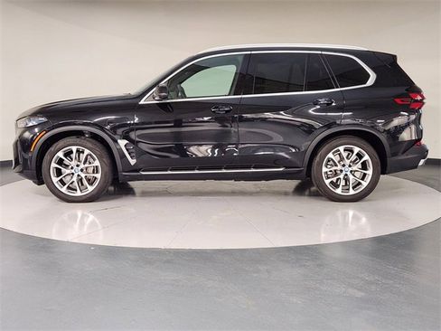 Used 2024 BMW X5 xDrive50e image 5