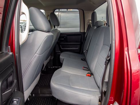 Used 2018 RAM 1500 Express AWD/4WD image 26