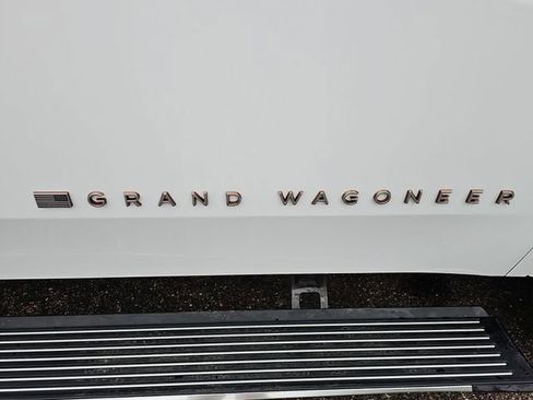 Used 2025 Jeep Grand Wagoneer Series III w/ Rear Seat Video Group 1 AWD/4WD image 34
