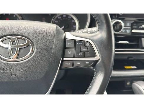 Used 2023 Toyota Highlander XLE FWD image 27