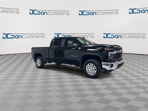Used 2024 Chevrolet Silverado 2500 LT image 2