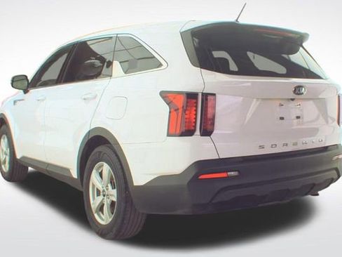 Used 2021 Kia Sorento LX FWD image 10
