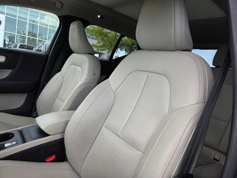 Used 2021 Volvo XC40 T5 Momentum w/ Premium Package AWD/4WD image 11