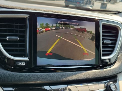 Used 2024 Chrysler Pacifica Touring-L FWD image 29