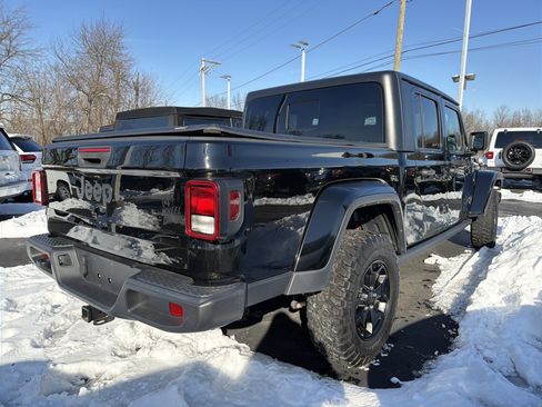 Certified 2022 Jeep Gladiator Willys image 6