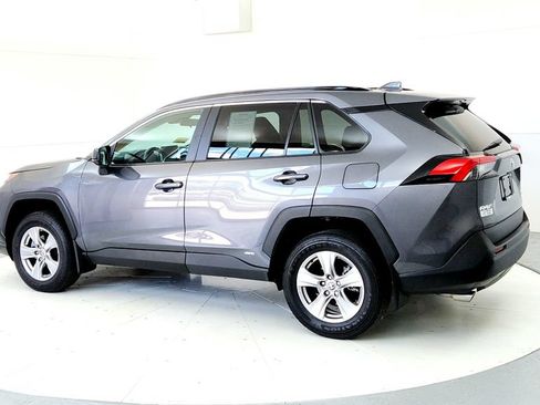 Certified 2025 Toyota RAV4 LE AWD/4WD image 4