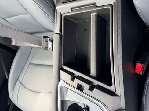 Used 2024 Buick Enclave Essence image 16