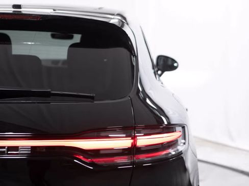 Certified 2026 Porsche Macan AWD/4WD image 21