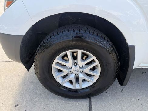 Used 2017 Nissan Frontier SV w/ SV Value Truck Package AWD/4WD image 19