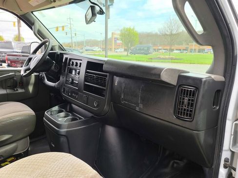 Used 2018 GMC Savana 2500 Extended w/ Driver Convenience Package image 10