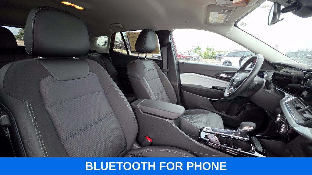 Used 2025 Chevrolet Trax LT w/ LT Convenience Package FWD image 12