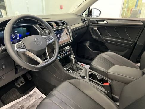 Used 2023 Volkswagen Tiguan SE AWD/4WD image 12