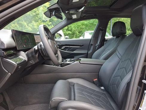 Used 2026 BMW 530i xDrive AWD/4WD image 14